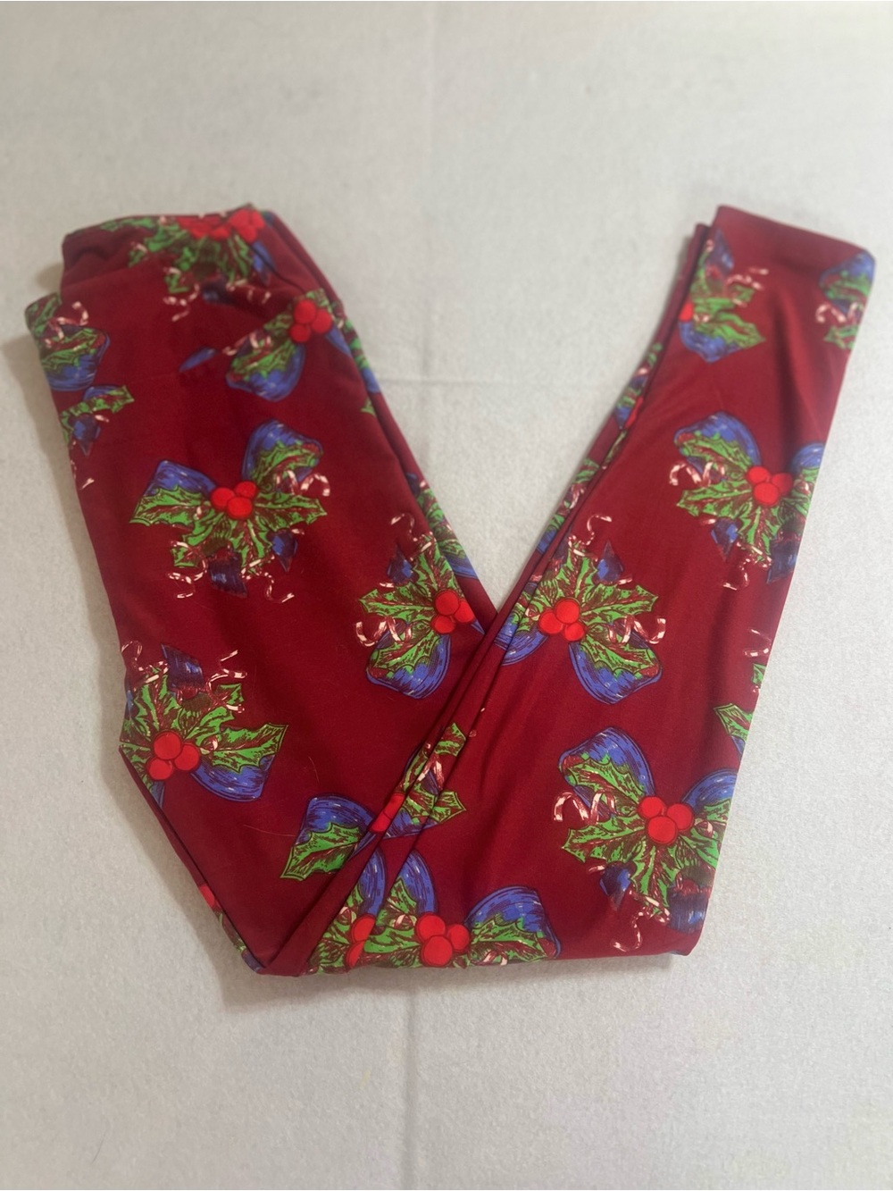 LuLaRoe Red Holiday Print Leggings